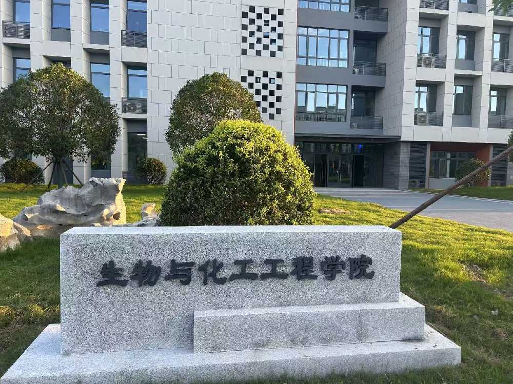 黄埔区扬州职业大学体育场高杆灯项目